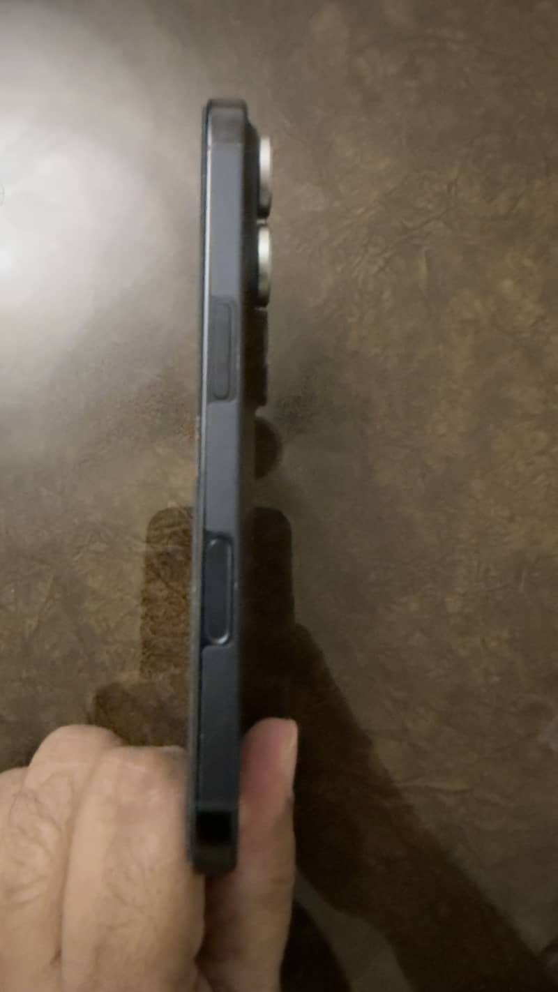 Apple iPhone 16 Pro 4