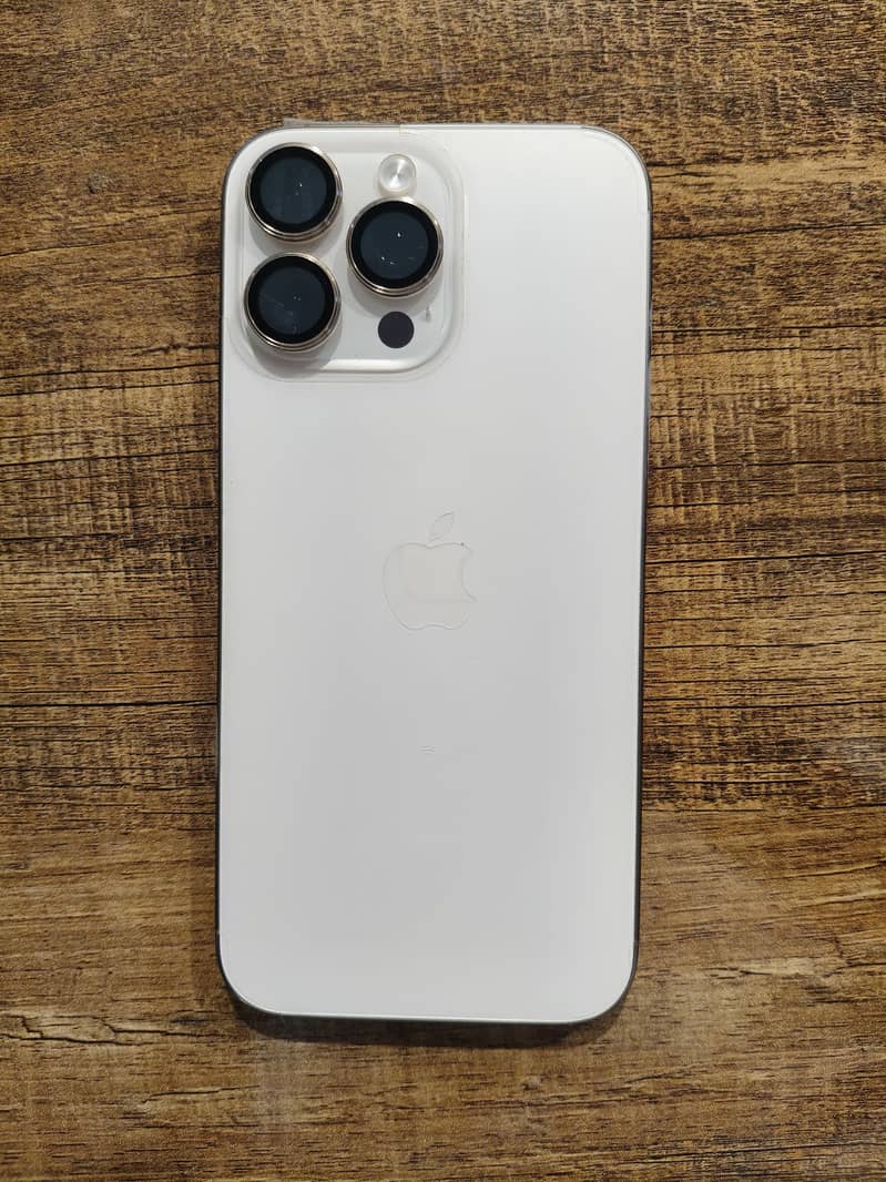 Apple iPhone 16 Pro Max 1
