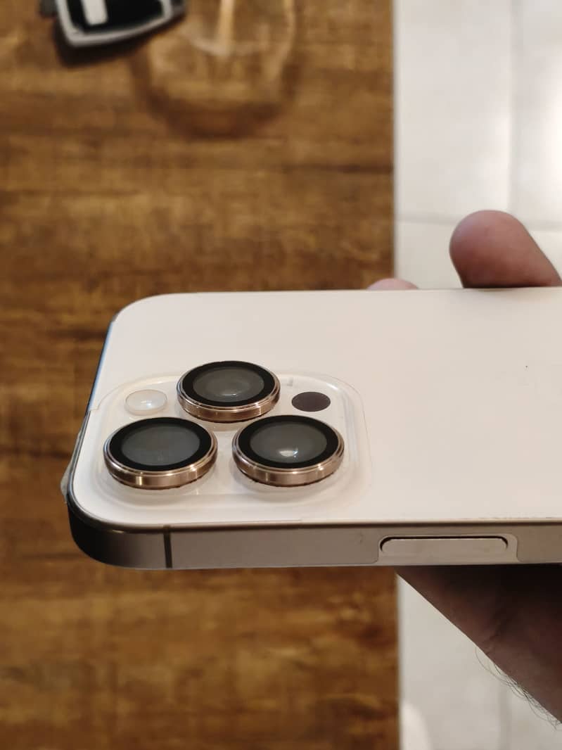 Apple iPhone 16 Pro Max 6