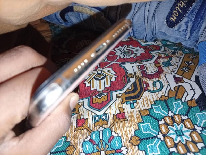 Apple iPhone XS Max 3