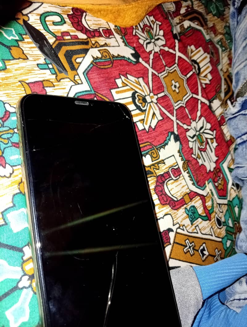 Apple iPhone XS Max 4