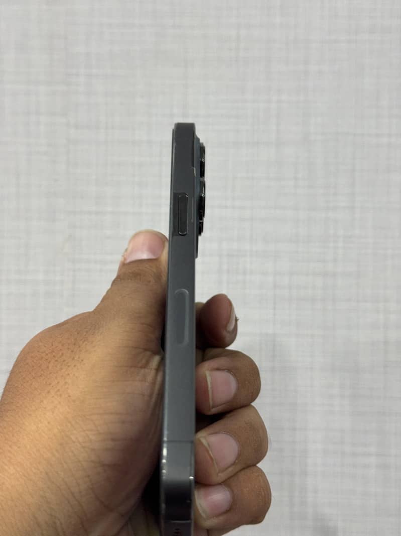 Apple iPhone 13 Pro 2