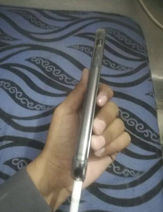 Apple iPhone 11 4