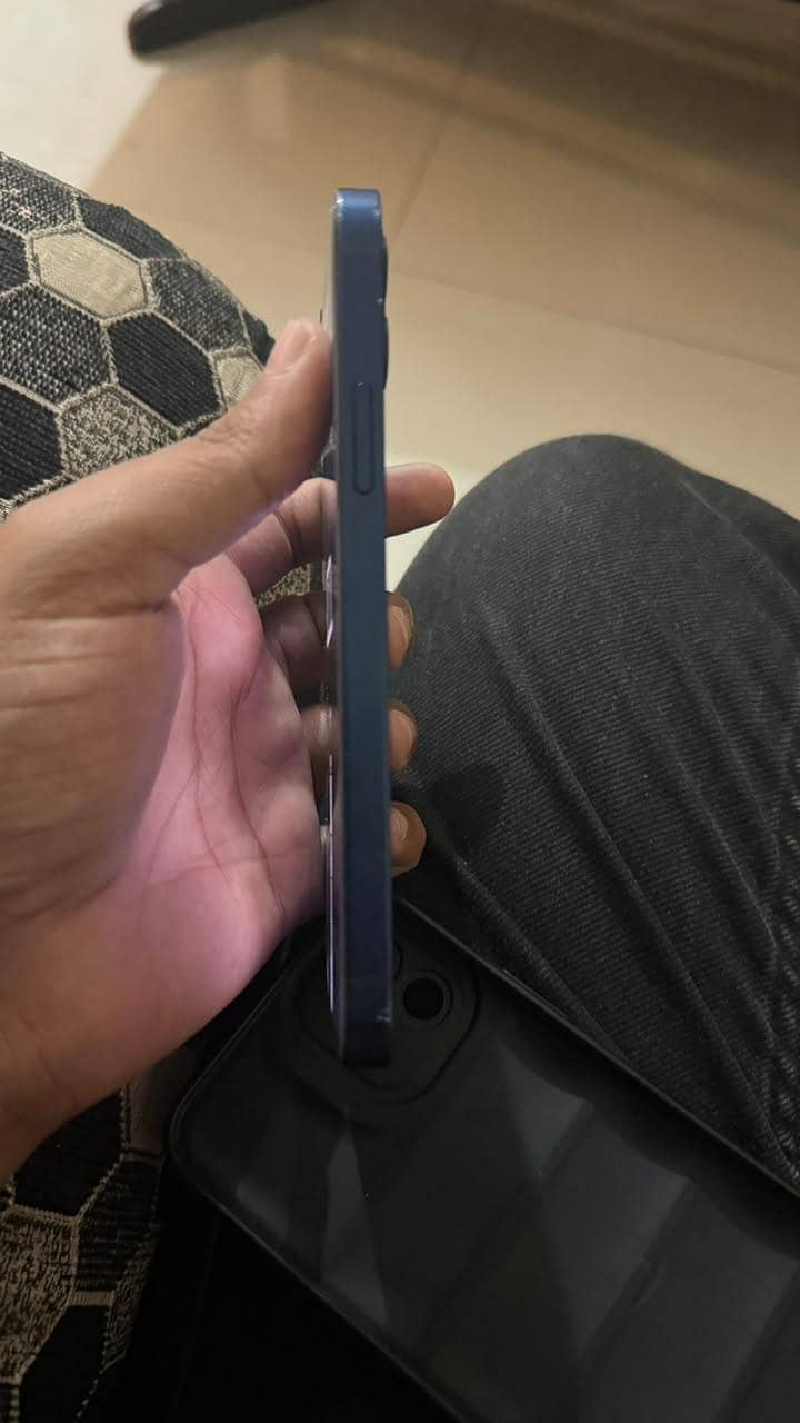 Apple iPhone 12 1