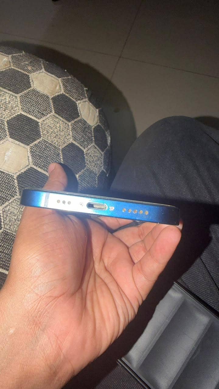 Apple iPhone 12 2