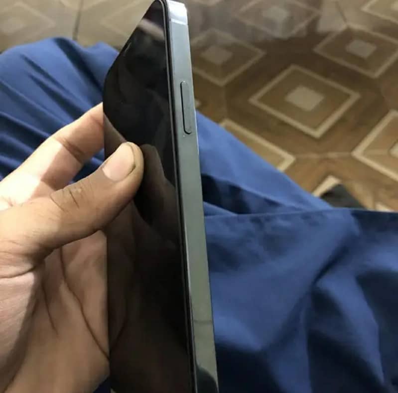 Apple iPhone 12 Pro 3