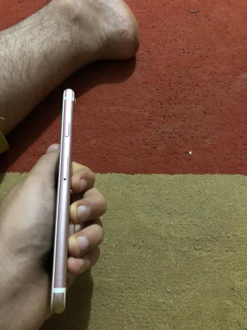 Apple iPhone 7 2