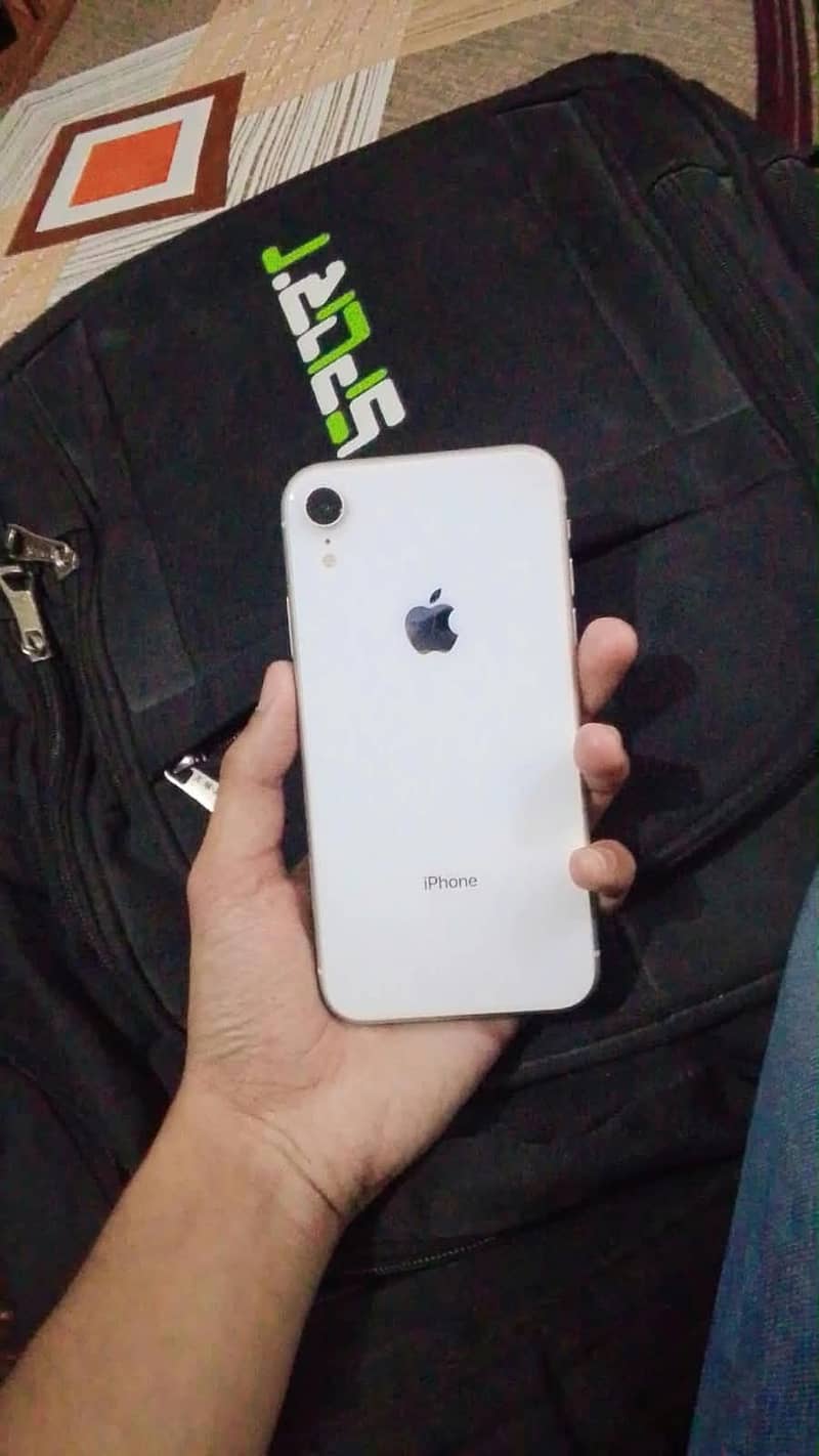 Apple iPhone XR 10