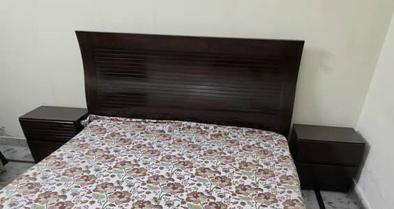 King bed with two side tables and dressing
