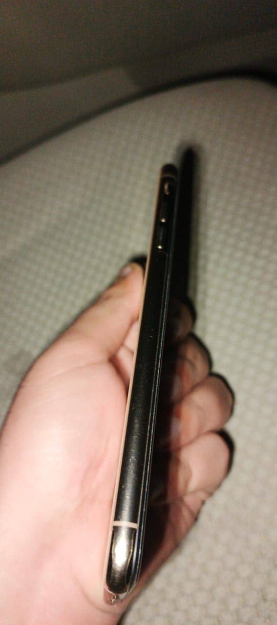Apple iPhone XS Max 1