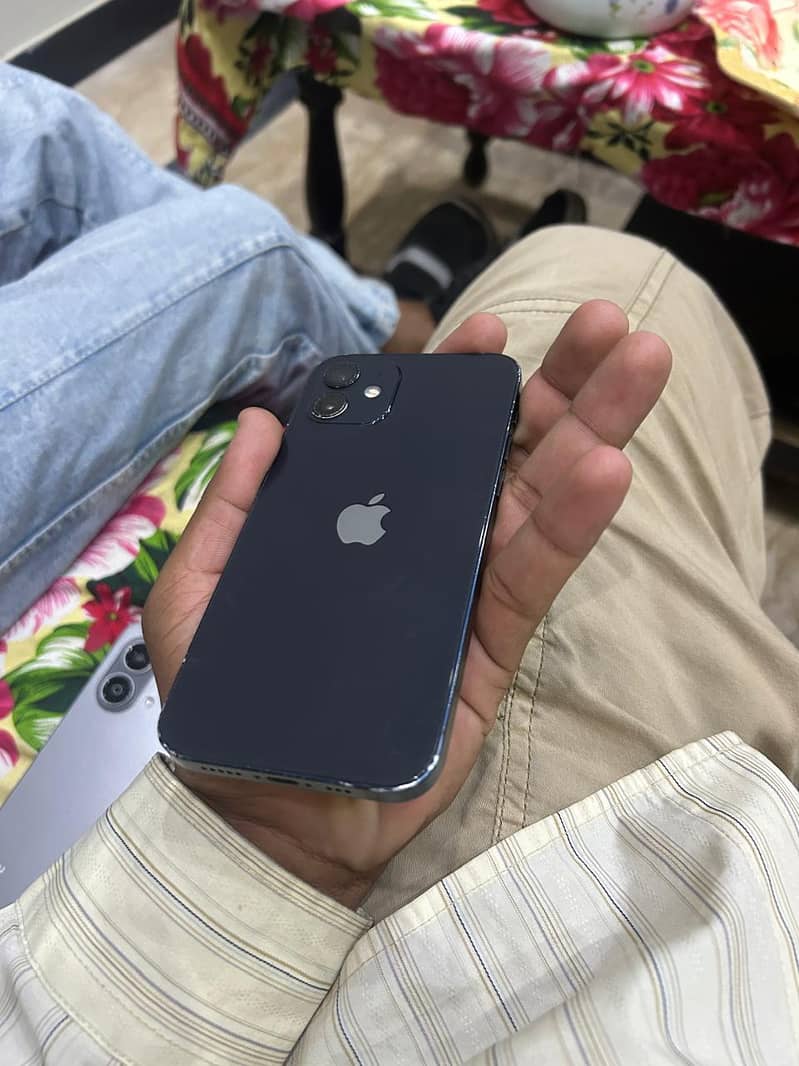 Apple iPhone 12 3