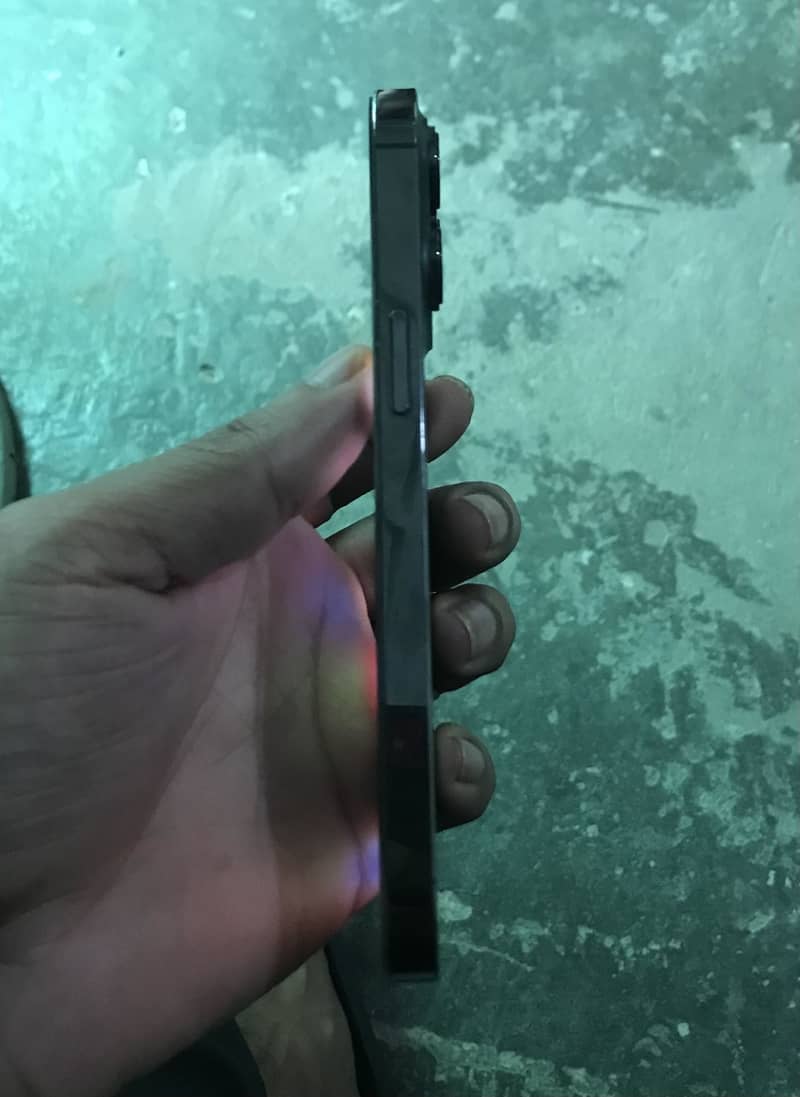 Apple iPhone 13 Pro 2