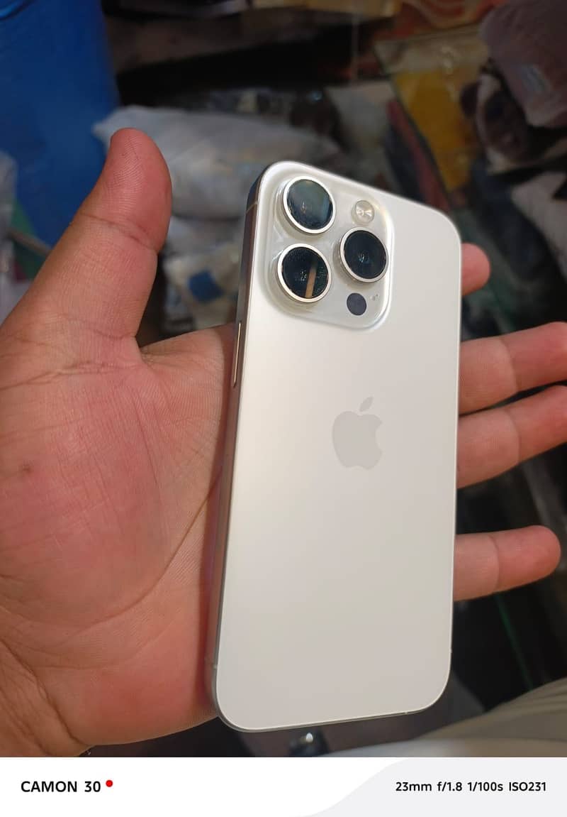 Apple iPhone 15 Pro 0