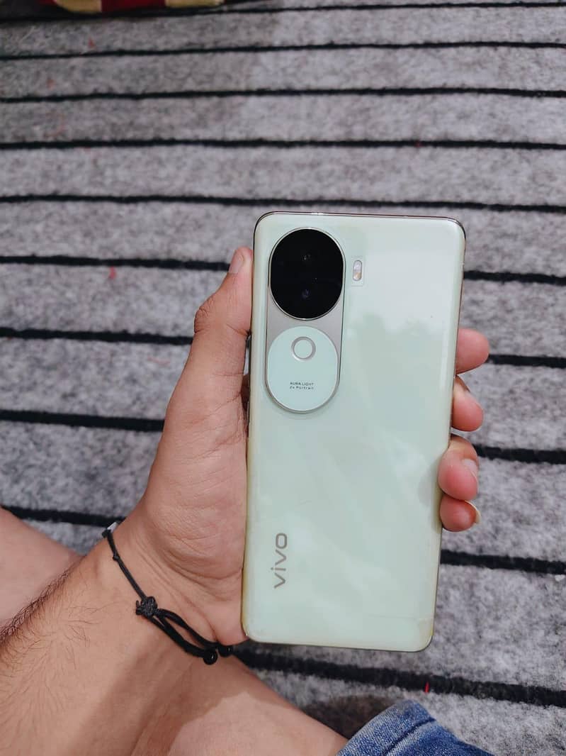 Vivo V40e 1