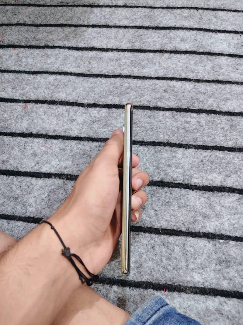 Vivo V40e 3