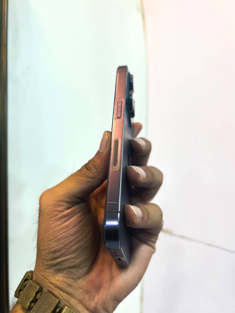 Apple iPhone 14 Pro 1
