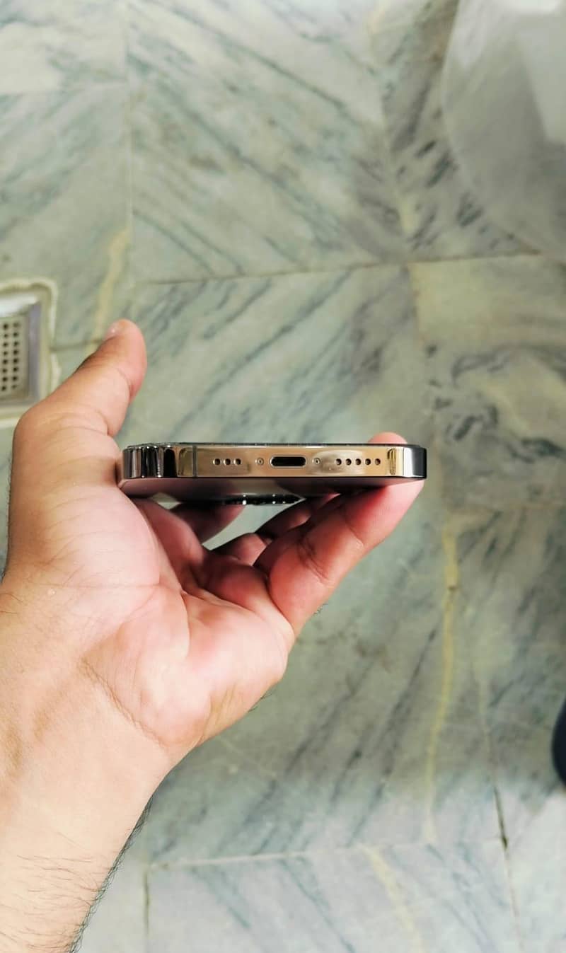 Apple iPhone 12 Pro 3