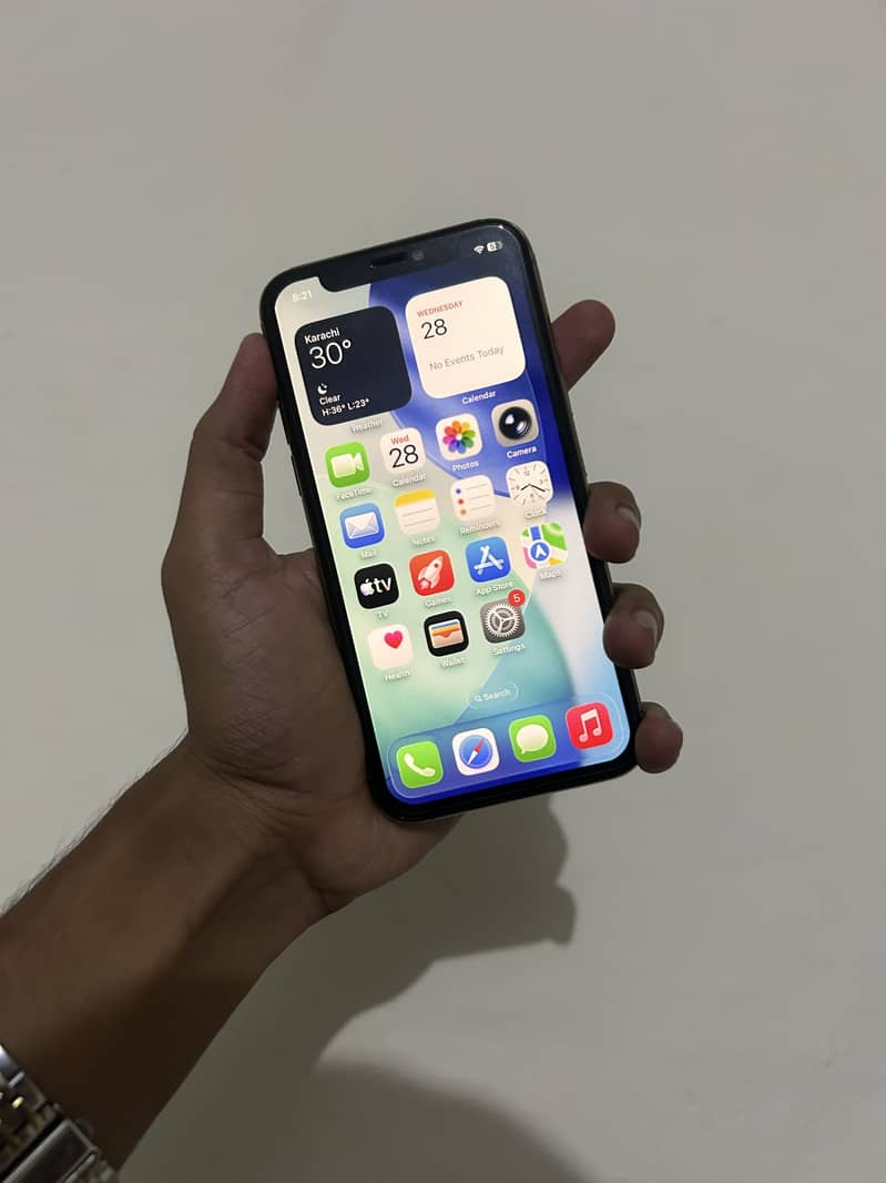 Apple iPhone 11 Pro 4