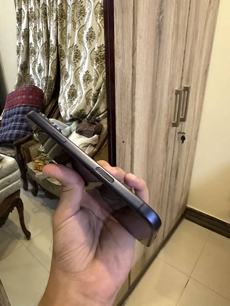 Apple iPhone 17 Pro Max 4