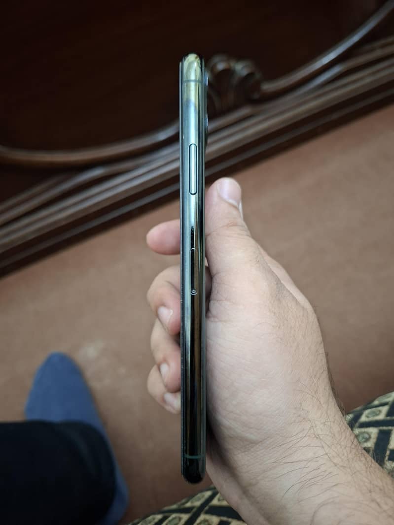 Apple iPhone 11 Pro Max 0