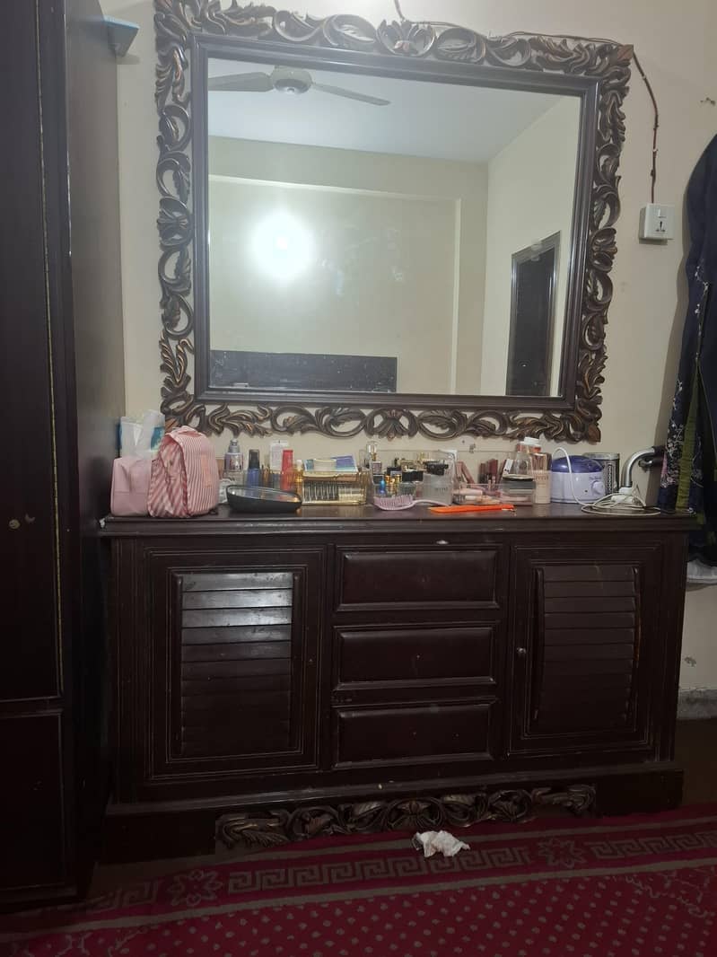 dressing table 0