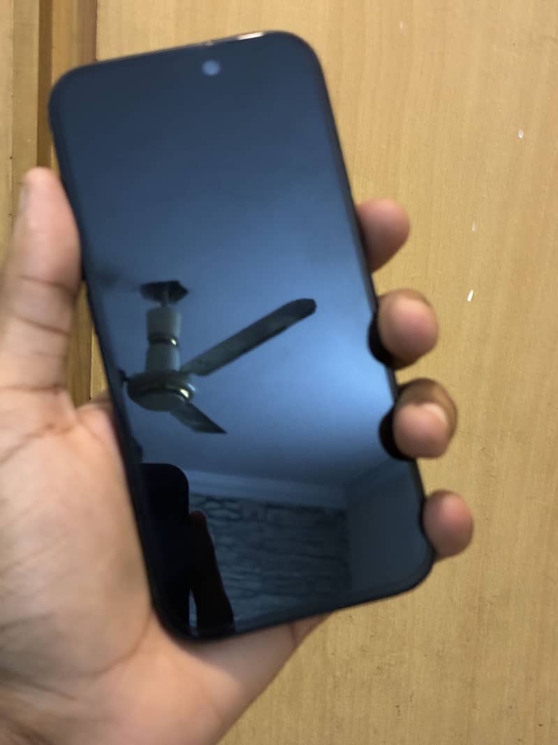 Apple iPhone 16 JV 3