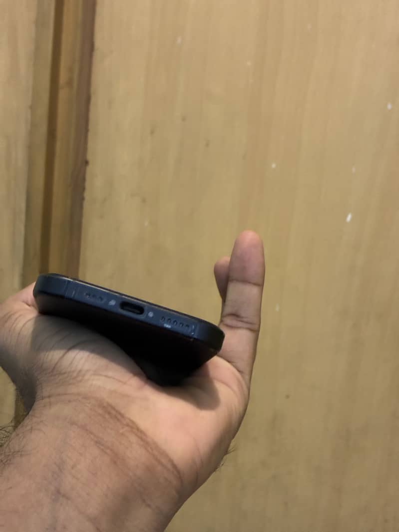 Apple iPhone 16 JV 7