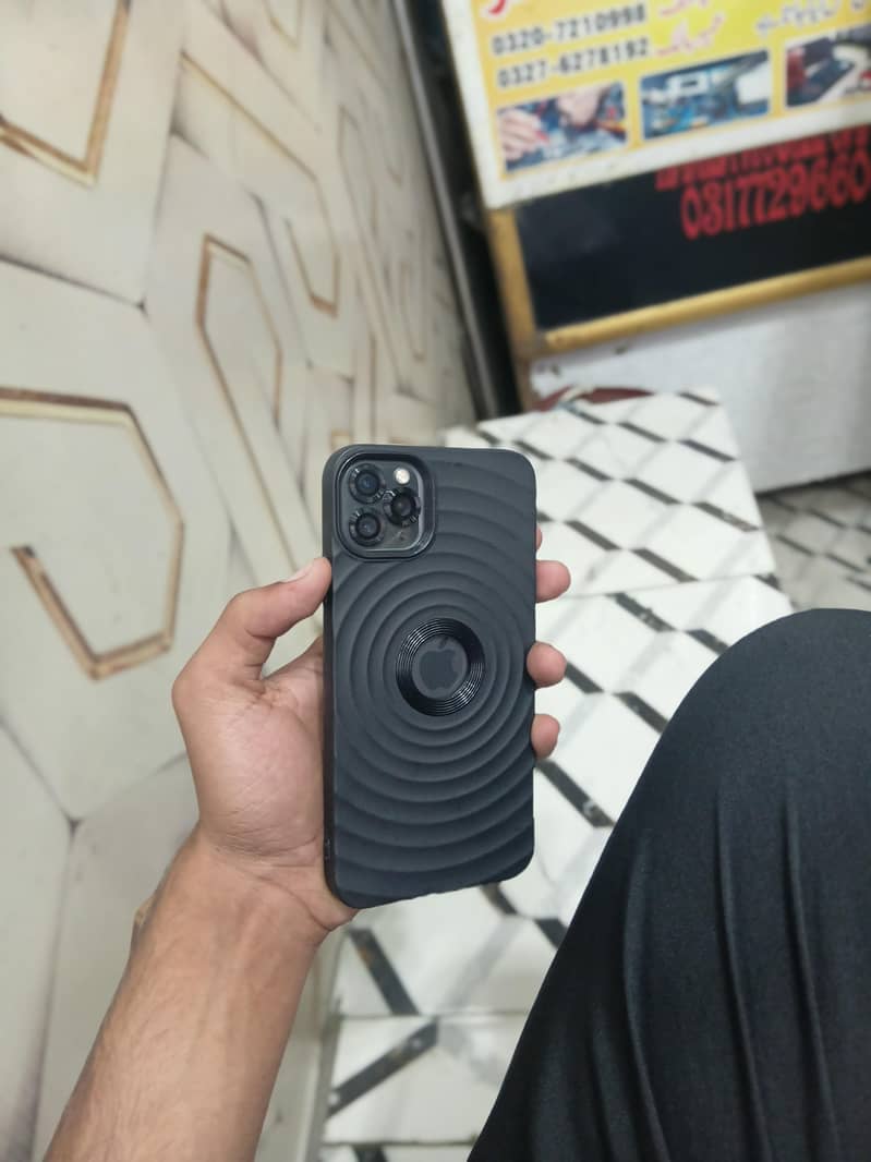 Apple iPhone 11 Pro Max 2
