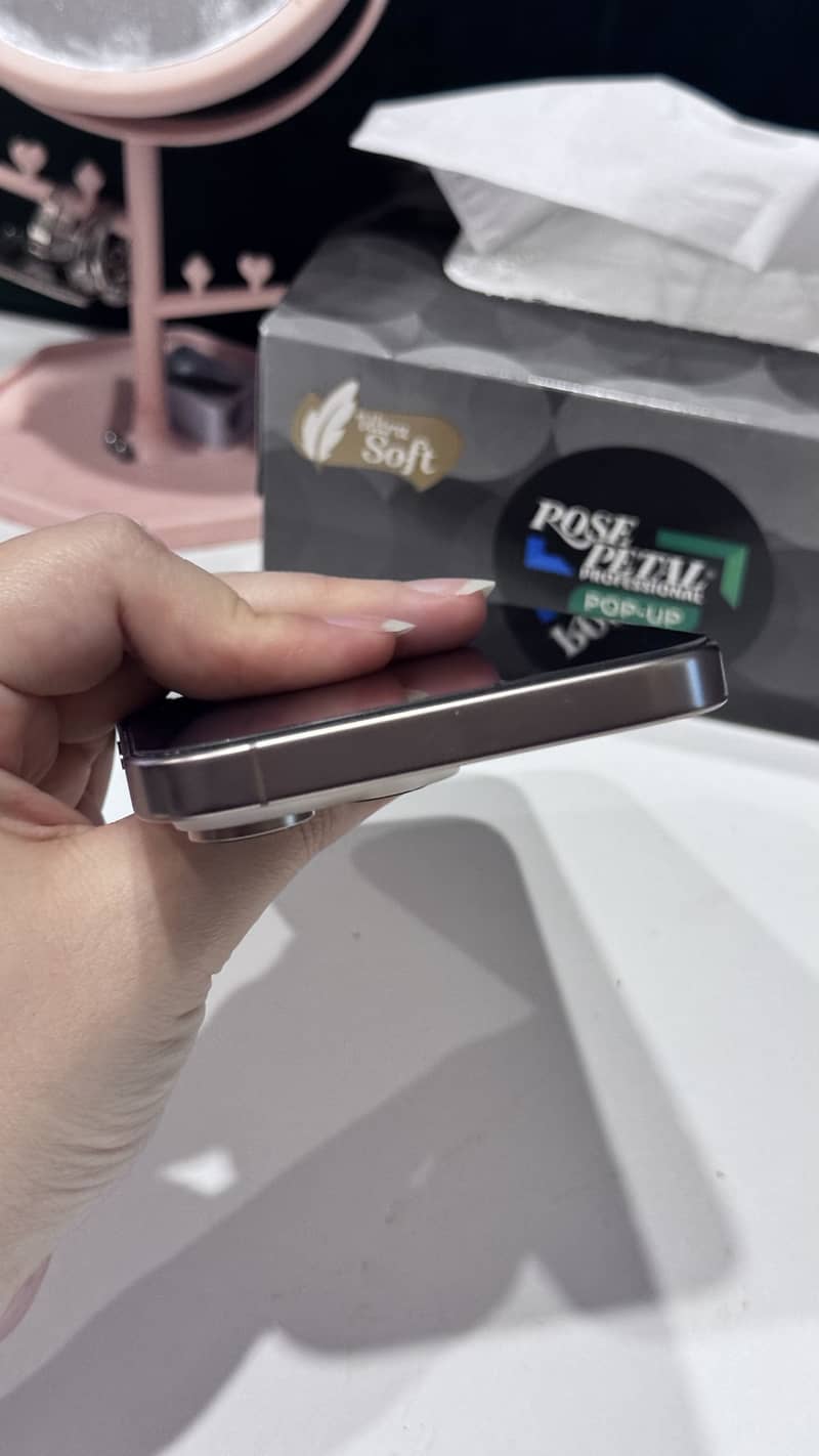 Apple iPhone 16 Pro Max 1