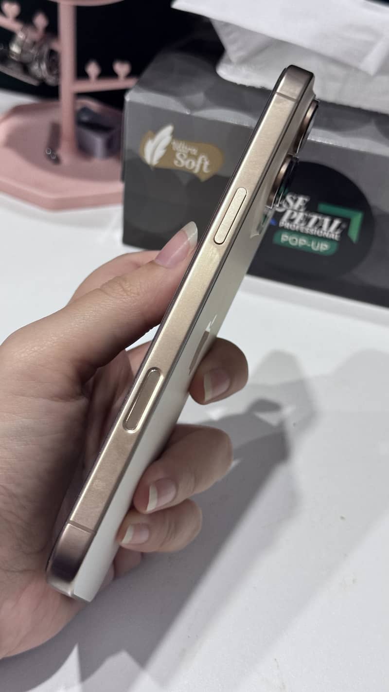 Apple iPhone 16 Pro Max 3