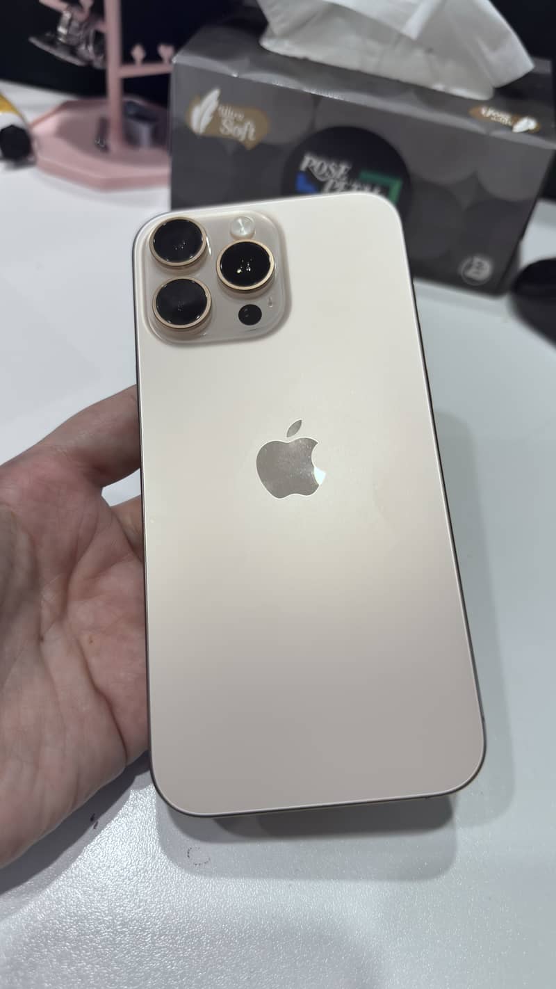 Apple iPhone 16 Pro Max 6