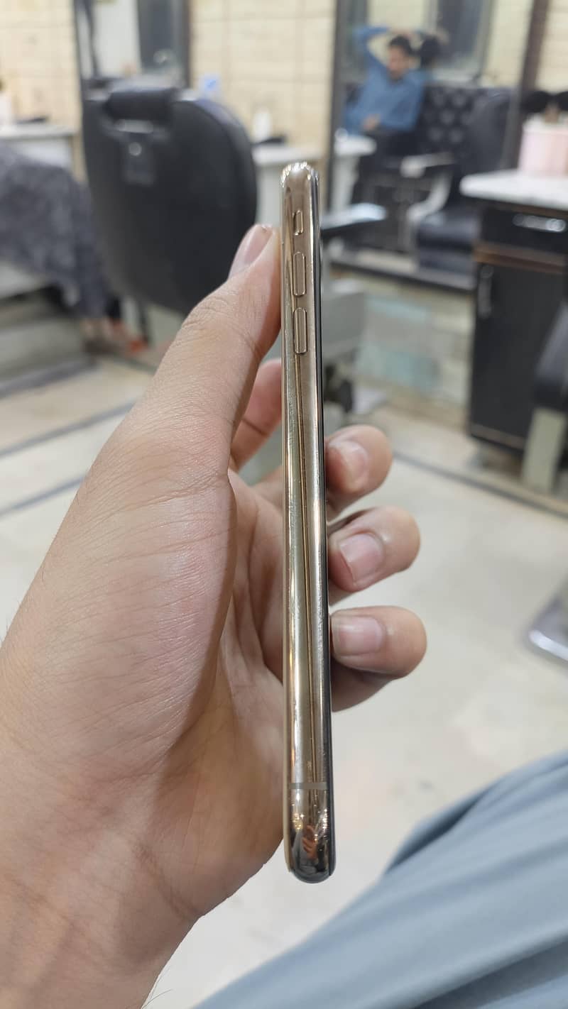 Apple iPhone XS 1