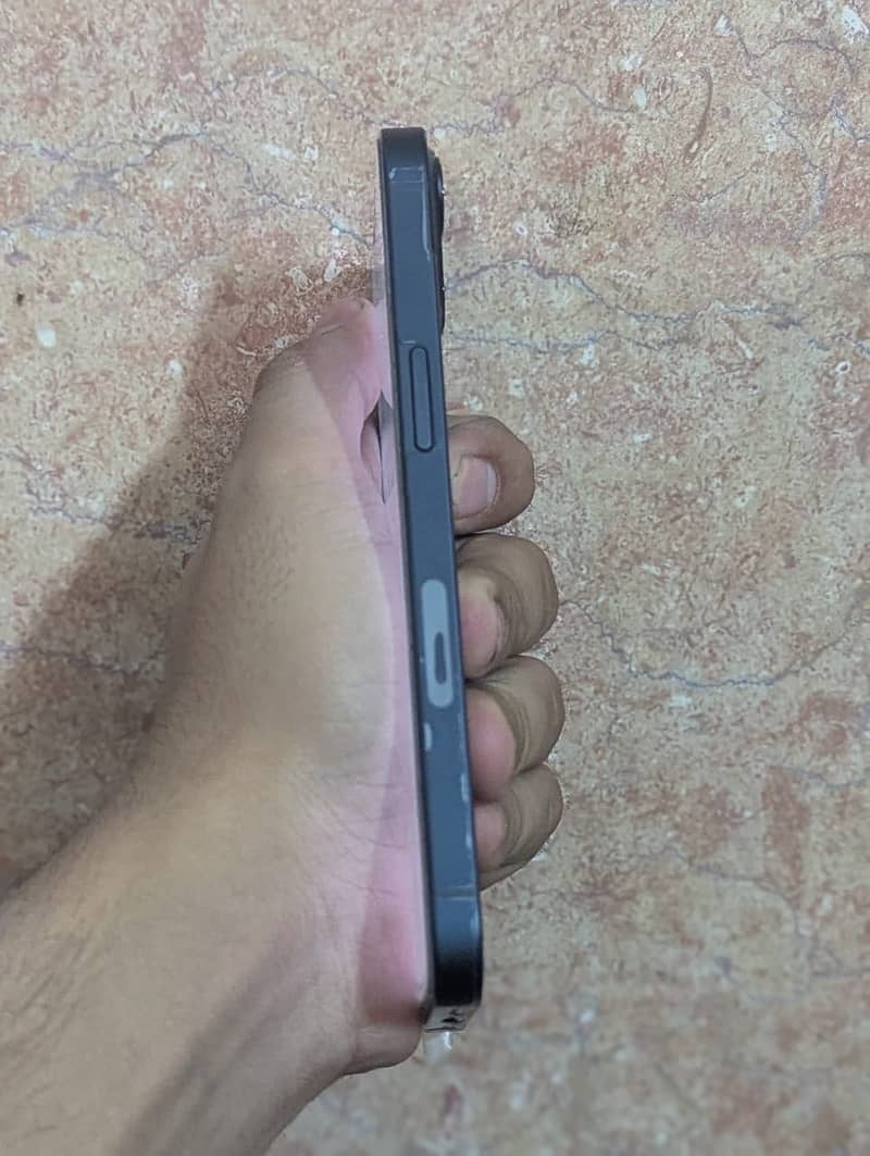 Apple iPhone 13 5