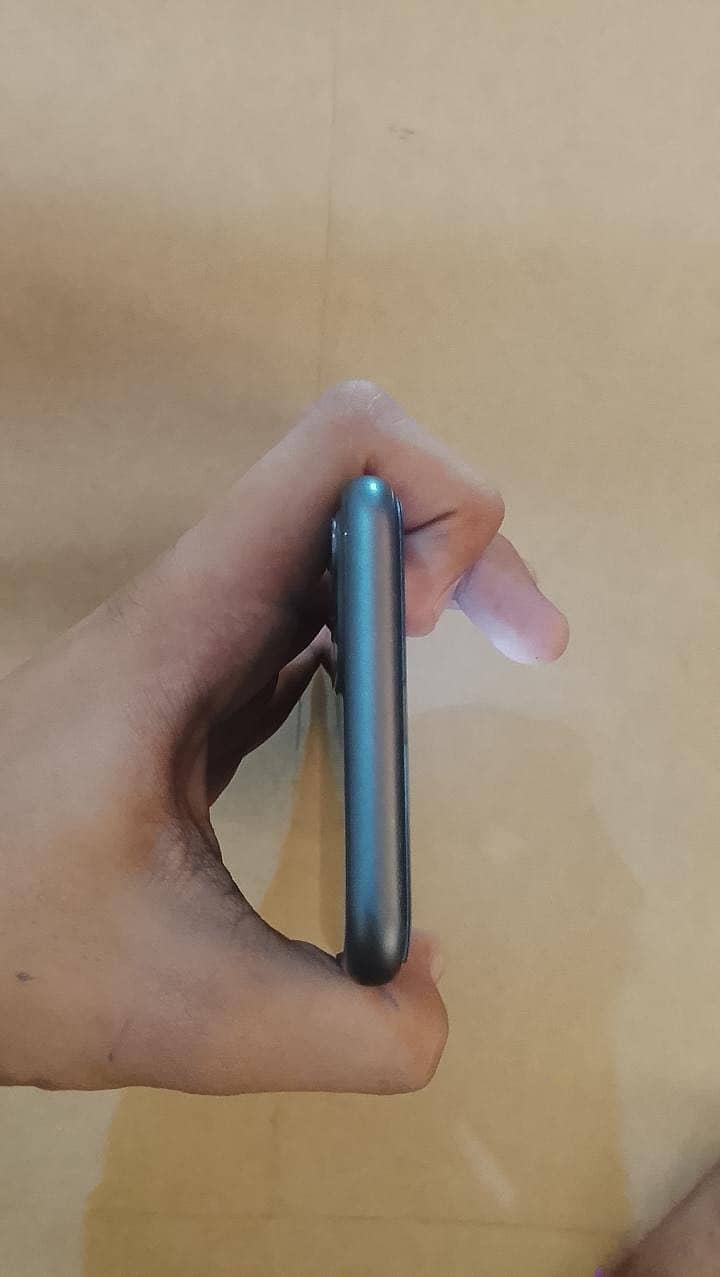 Apple iPhone 11 3