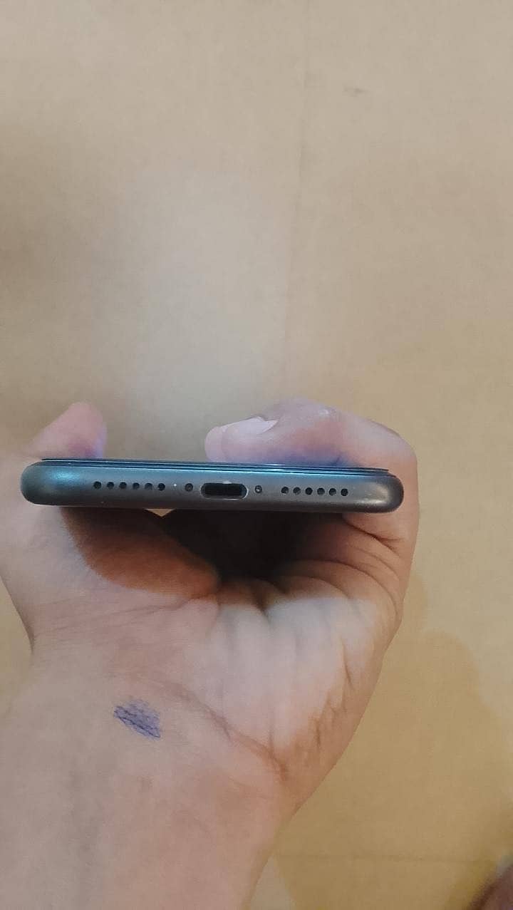 Apple iPhone 11 5