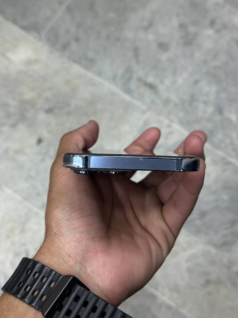 Apple iPhone 13 Pro Max 1