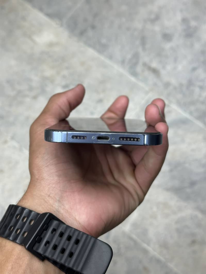 Apple iPhone 13 Pro Max 2