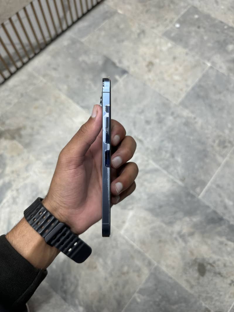 Apple iPhone 13 Pro Max 3