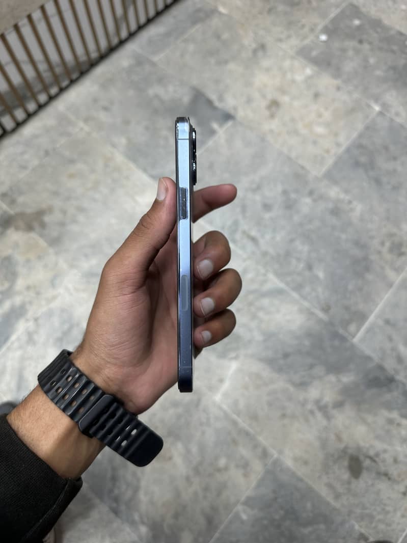 Apple iPhone 13 Pro Max 4