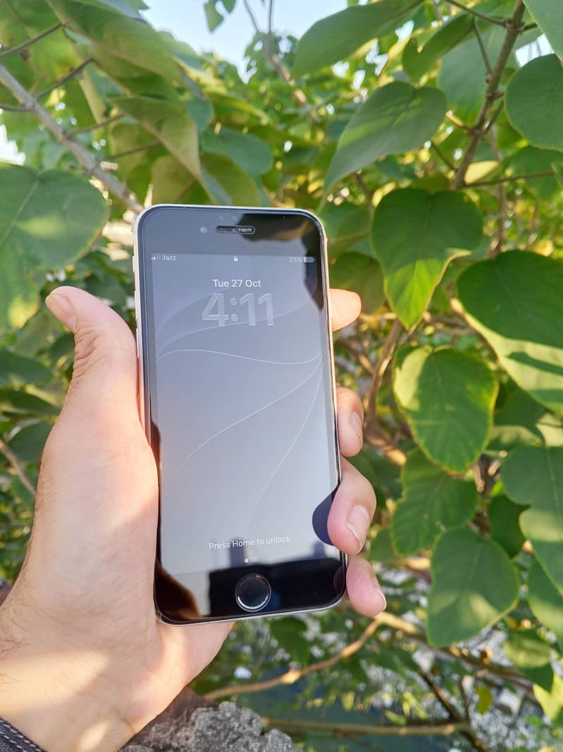 Apple iPhone SE 0