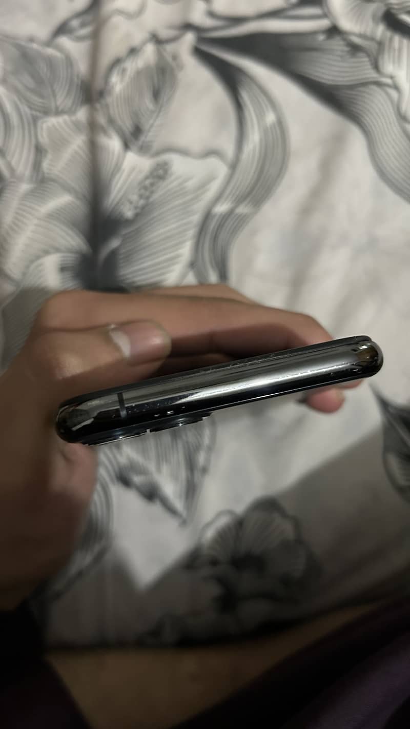 Apple iPhone 11 Pro 2