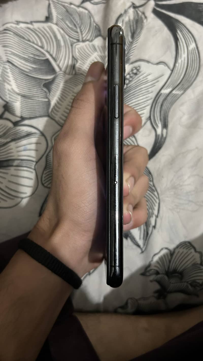 Apple iPhone 11 Pro 3