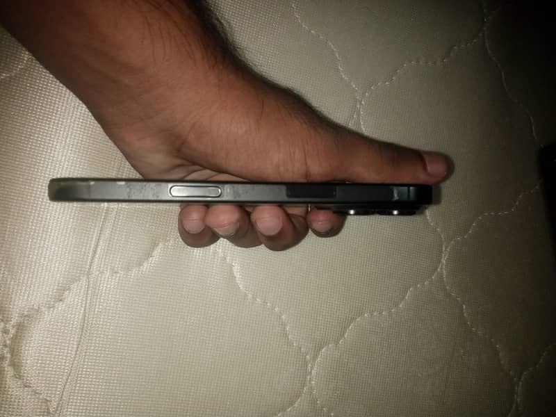 Apple iPhone 16 Pro 0