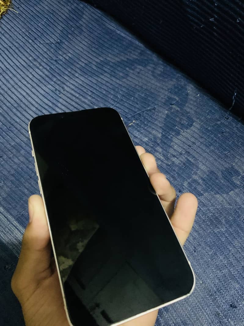 Apple iPhone 13 4