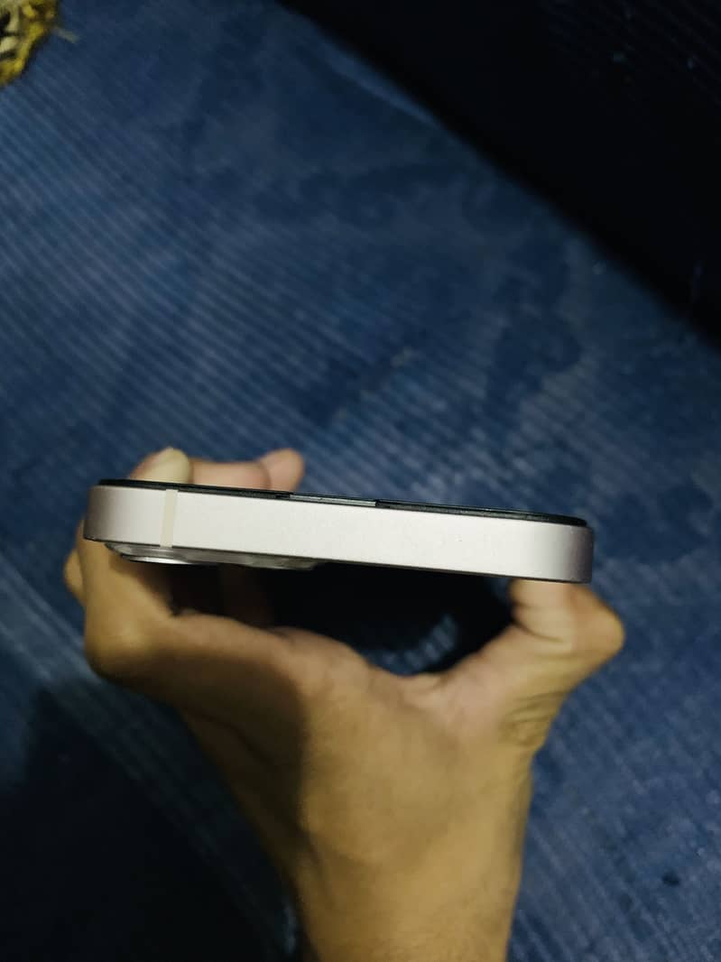 Apple iPhone 13 6