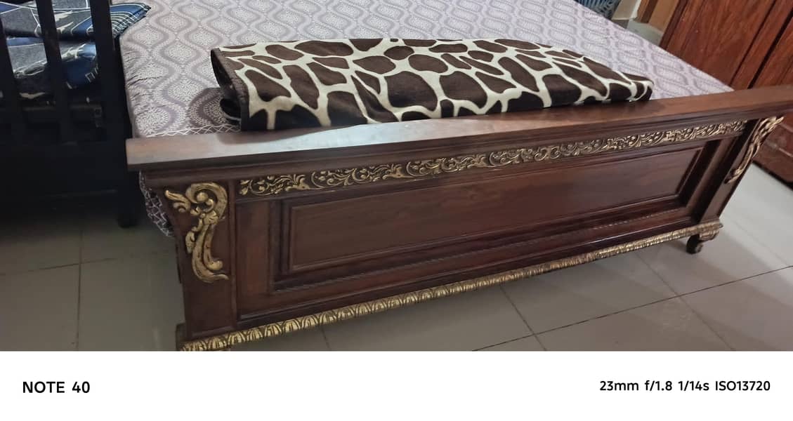 bed set 1year used 3