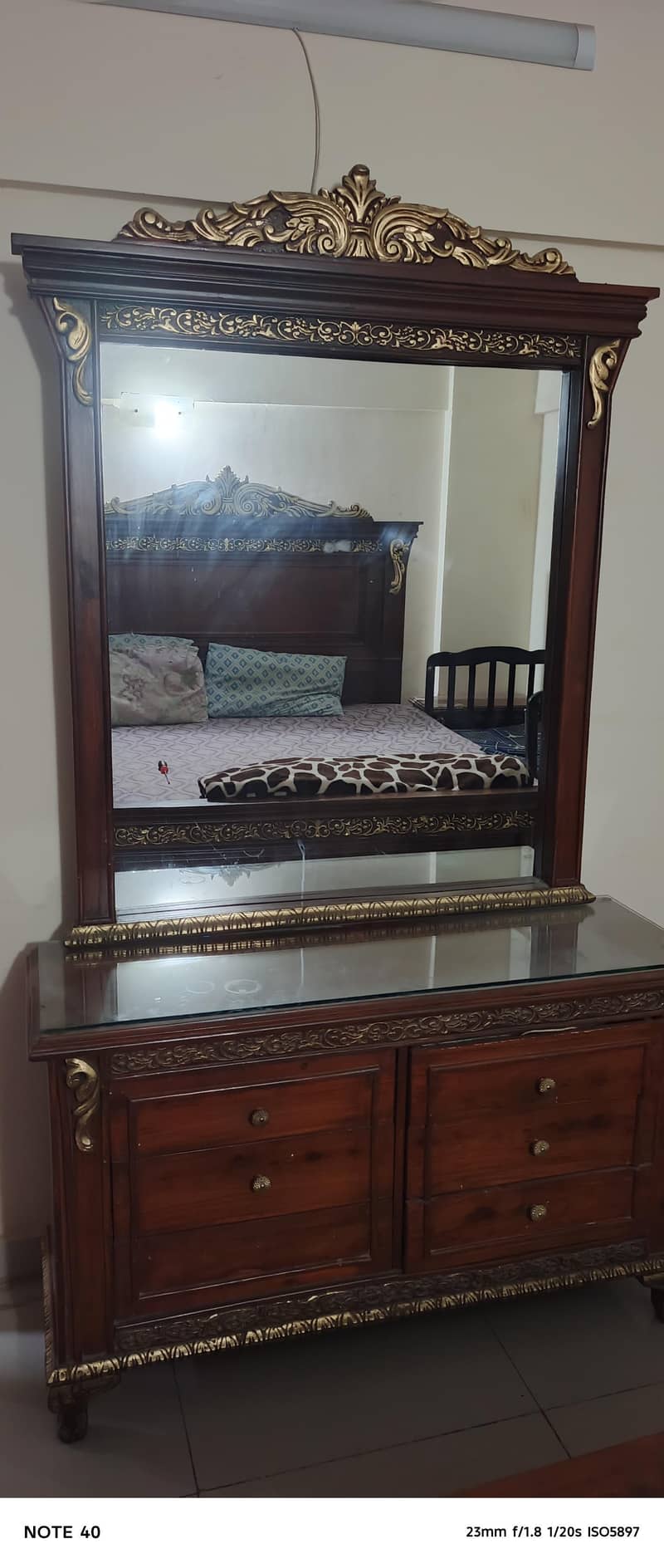 bed set 1year used 4