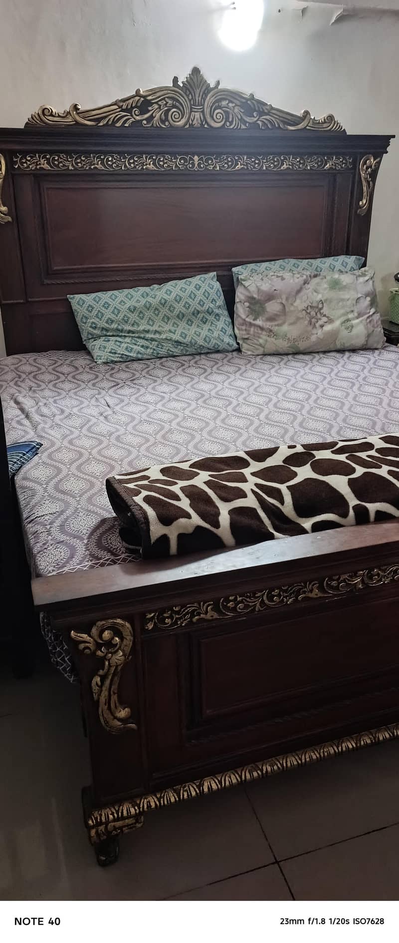 bed set 1year used 7