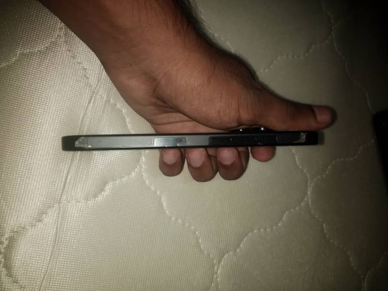 Apple iPhone 16 Pro 2