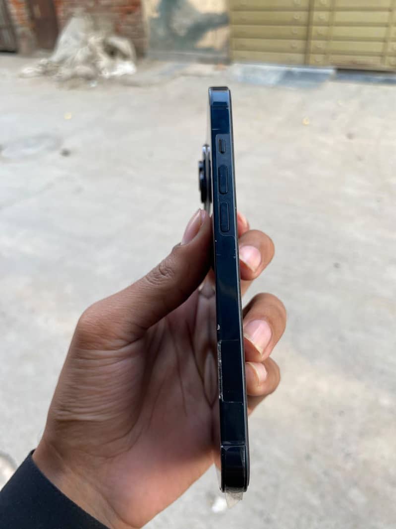 Apple iPhone 14 3